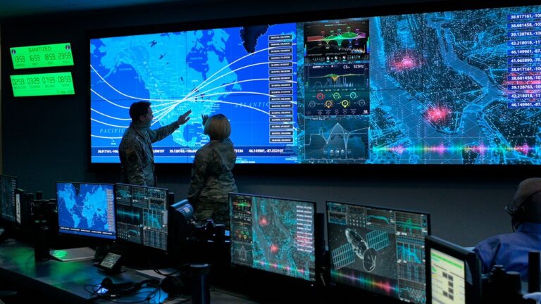 طورتها شركة تابعة لدولة الكيان المحتل.. حكومات تستخدم برمجية التجسس "باراغون" لاختراق تطبيقات المراسلة وجمع البيانات