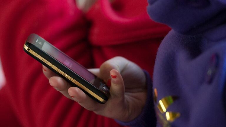 اكتشاف برمجية تجسس جديدة على هاتف صحفي بيلاروسي