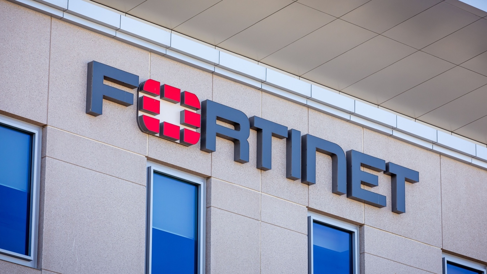 ثغرة خطيرة في FortiOS.. استغلال نشط ودعوة عاجلة للتحديث