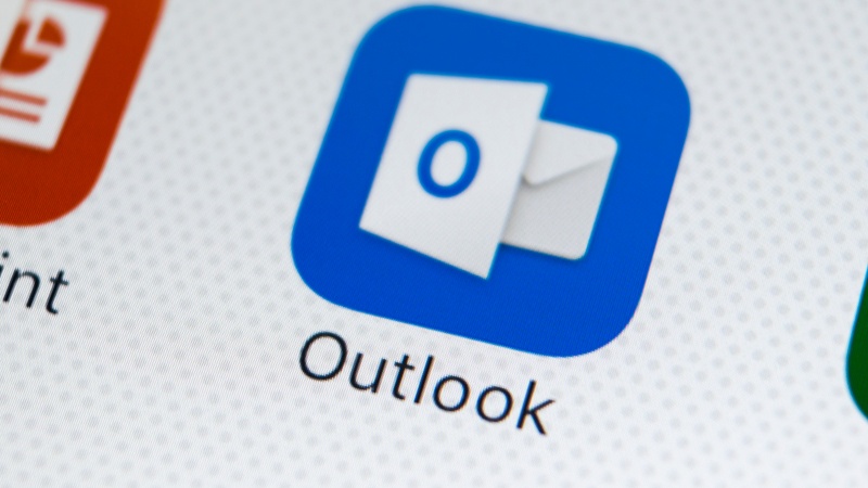 مايكروسوفت تبدأ تطبيق قواعد جديدة في "Outlook" للرسائل البريدية الجماعية