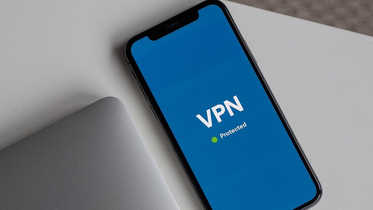 تطبيقات VPN مجانية مرتبطة بالصين في متاجر آبل وغوغل تثير مخاوف الخصوصية